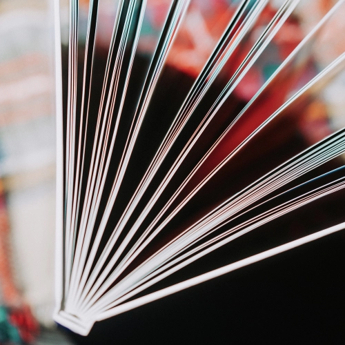 Brochure, flyer e cataloghi: come scegliere il formato giusto per la tua comunicazione